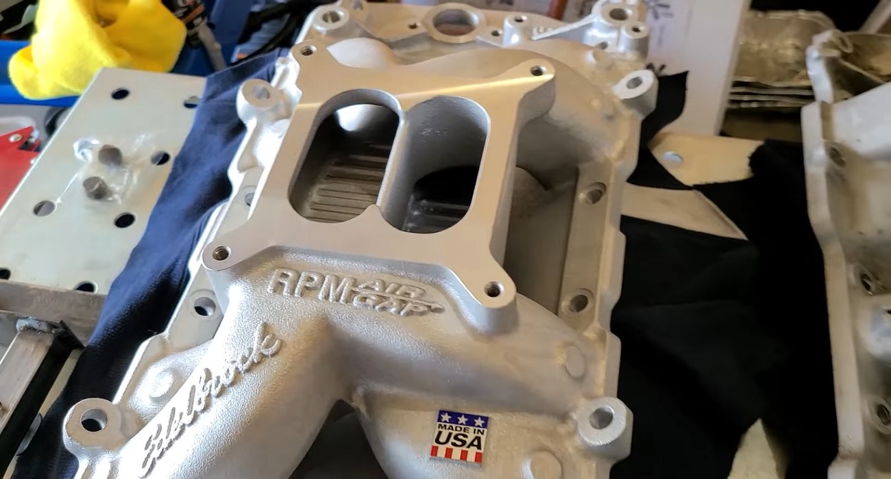 Edelbrock 2101 Performer Intake Manifold