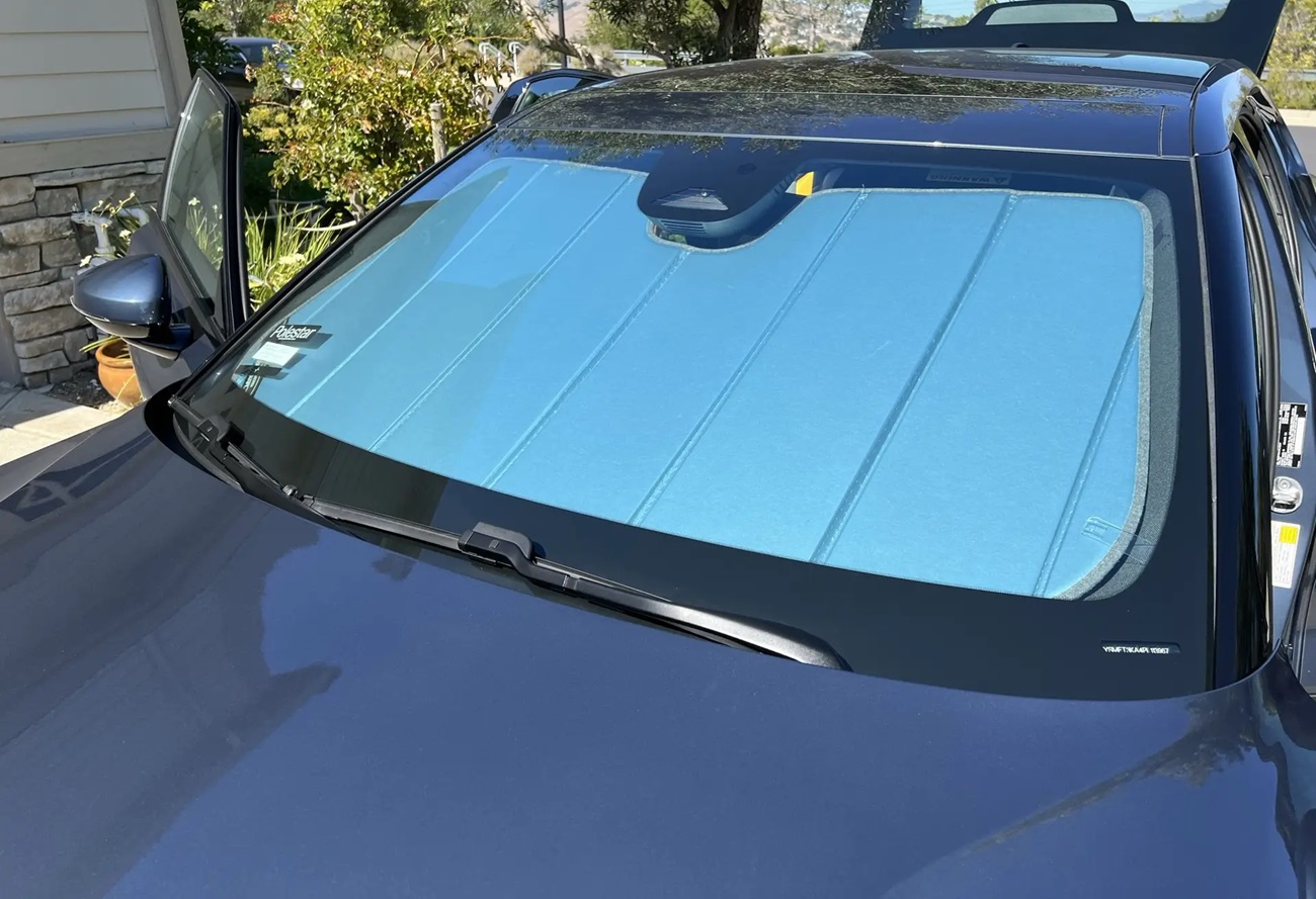 Who Needs nan Covercraft UVS100 Windshield